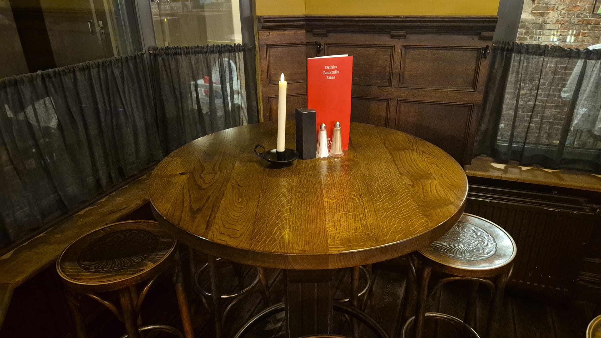 Tafel gebeitst en gespoten